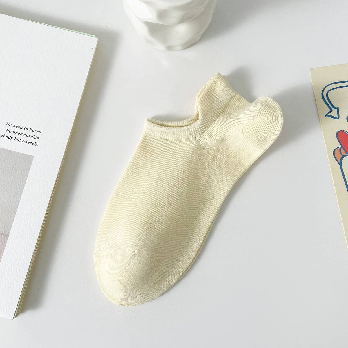 SOLID COLOR SIMPLE INVISIBLE SOCKS FOR WOMEN_CWMS2018