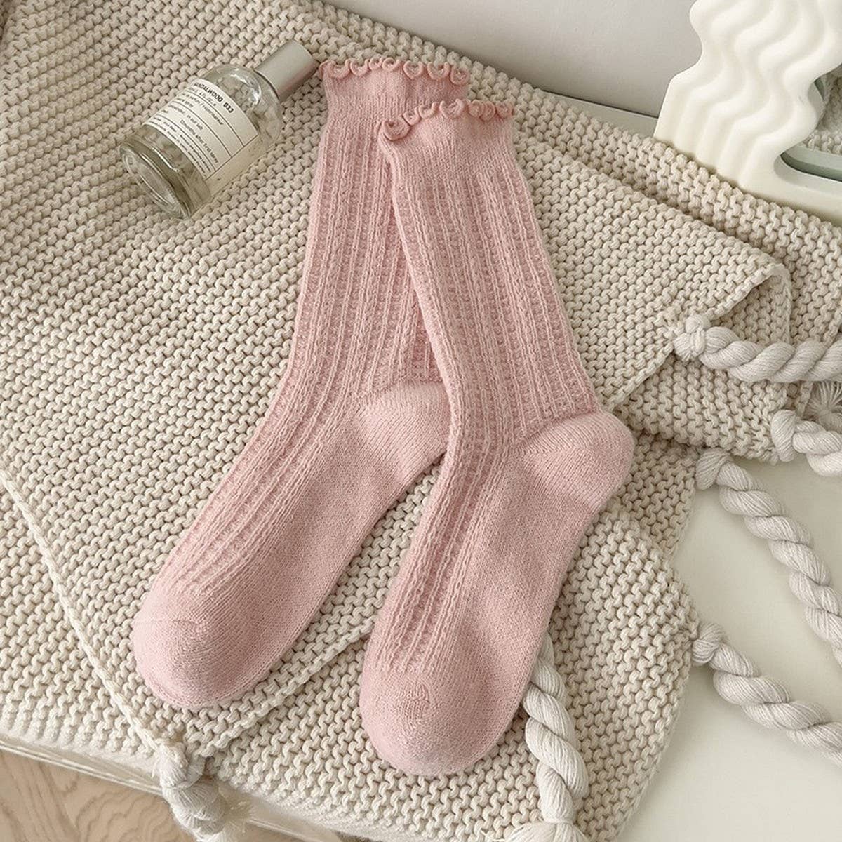 Warm Solid Color Ruffled Cute Mid-Calf Socks_Cwms1070