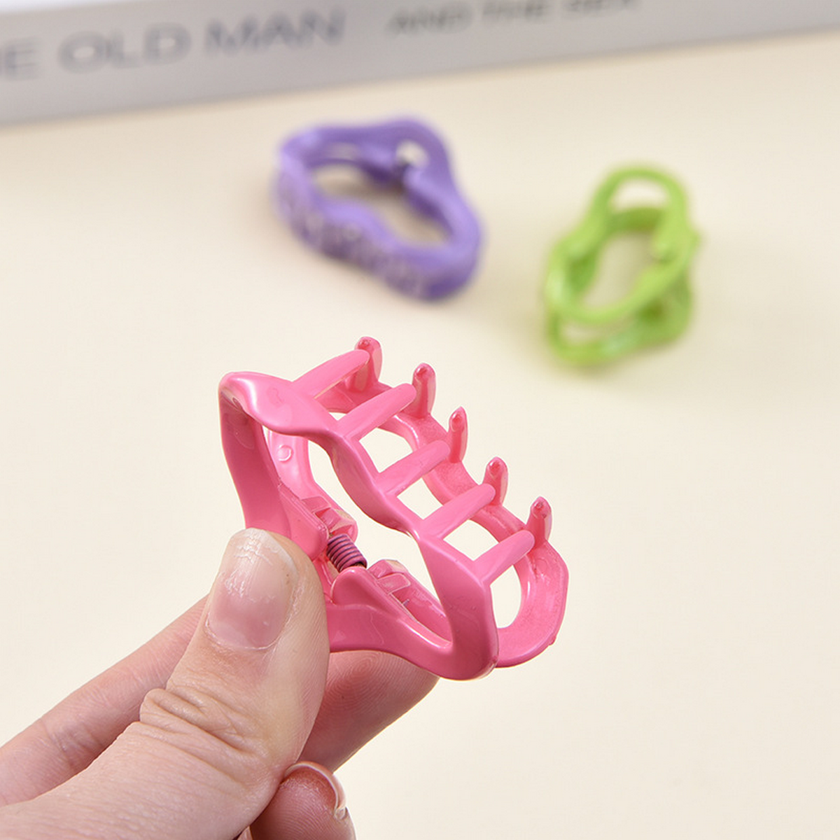 MINI CLOUD HAIR CLAW CREAMY PASTEL SIDE CLIP_CWAHA1042