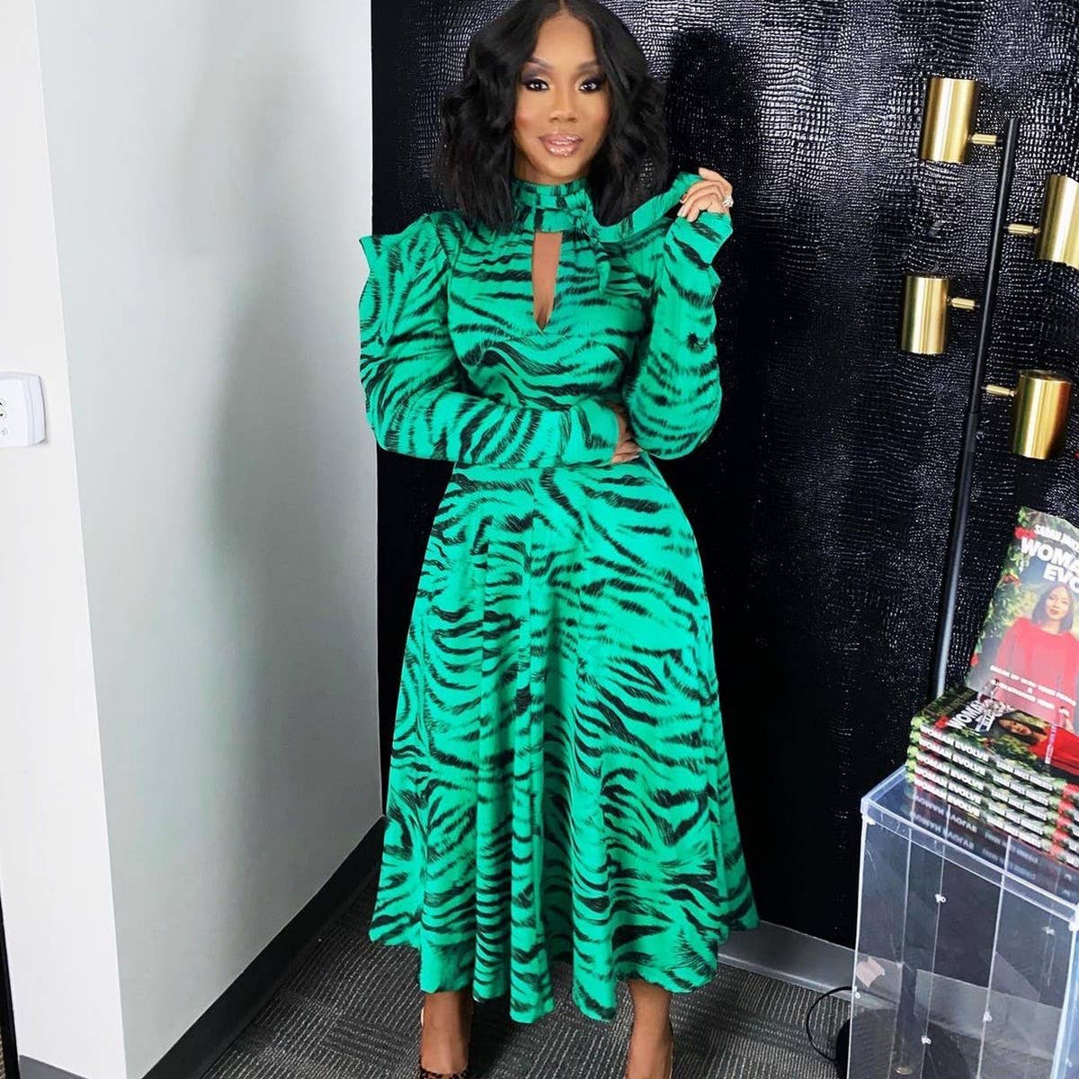 LONG SLEEVED HIGH WAISTED OVERSIZED PRINTED DRESS_CWDMD3711