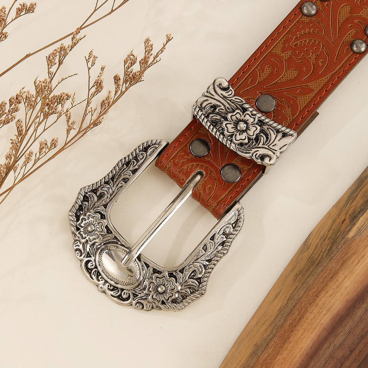 Vintage Distressed Rivet Embossed Belt_Cwmm3957