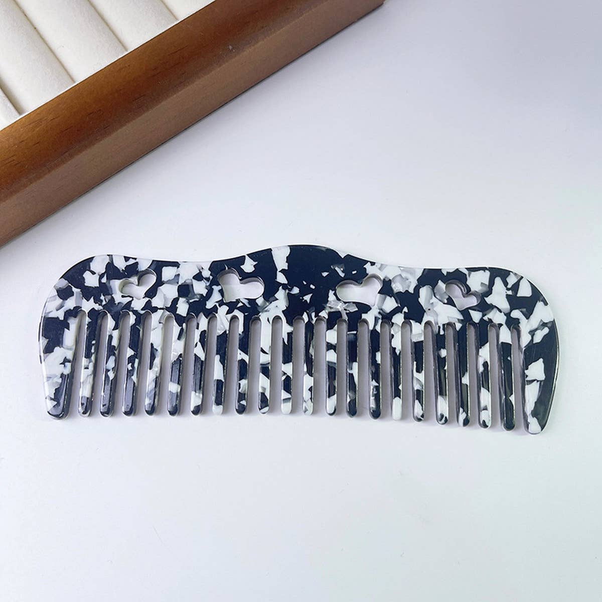 HOLLOW HEART PORTABLE MASSAGE COMB_CWMM1084