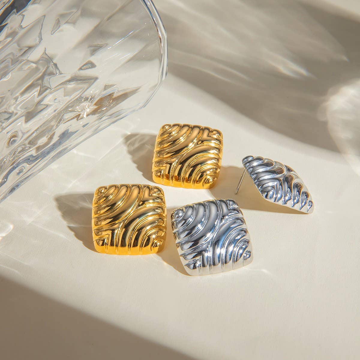 LIGHT LUXURY HORIZONTAL STRIPED ROUND EARRINGS_CWAJE1896