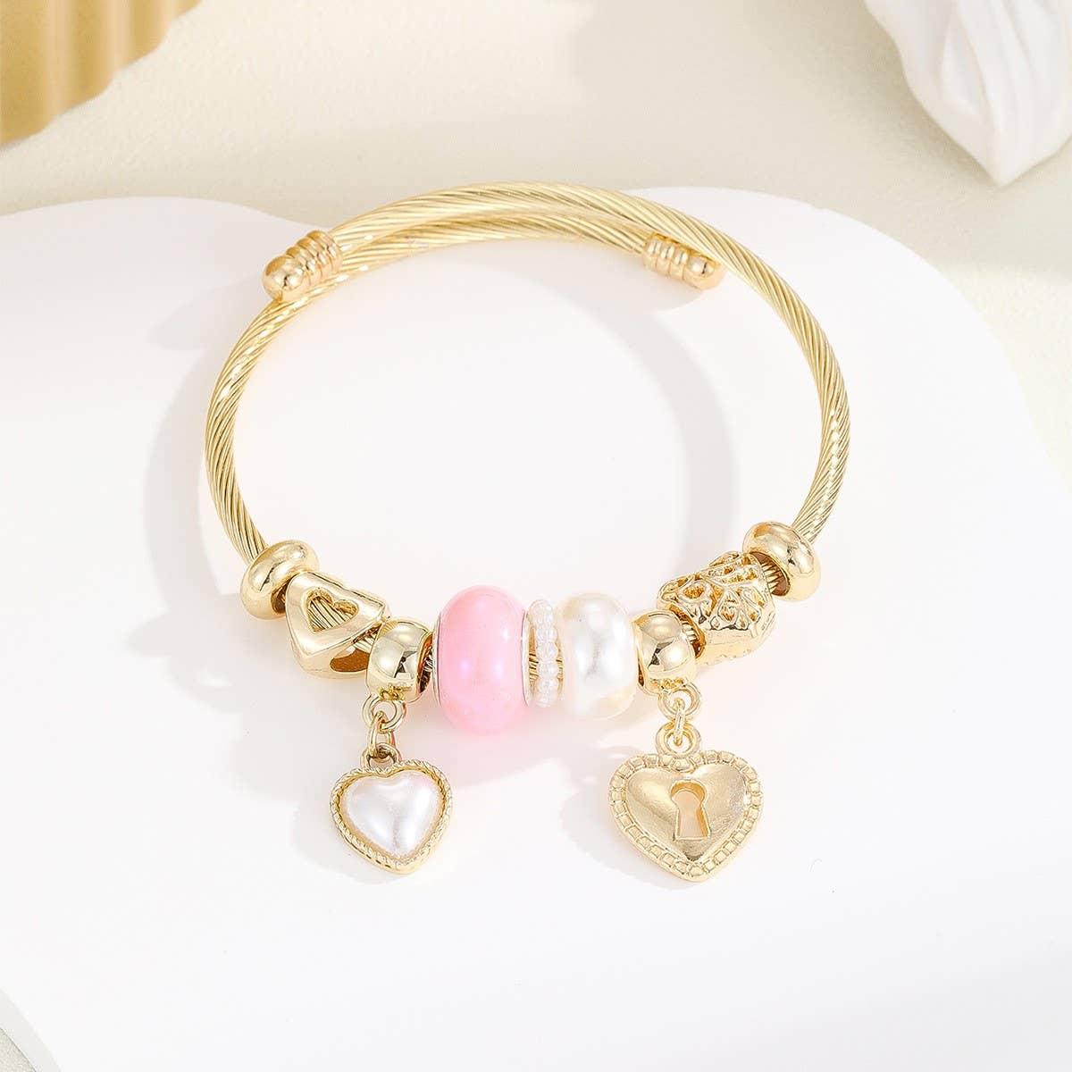 ELEGANT COUPLE BRACELET WITH GLASS HEART PENDANT_CWMM8588