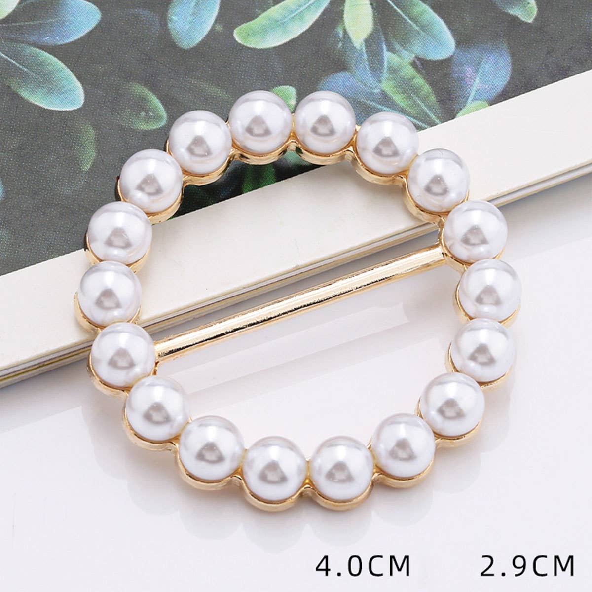 LUSTROUS SCARF RING WITH ROUND PEARL INLAY_CWMM2125