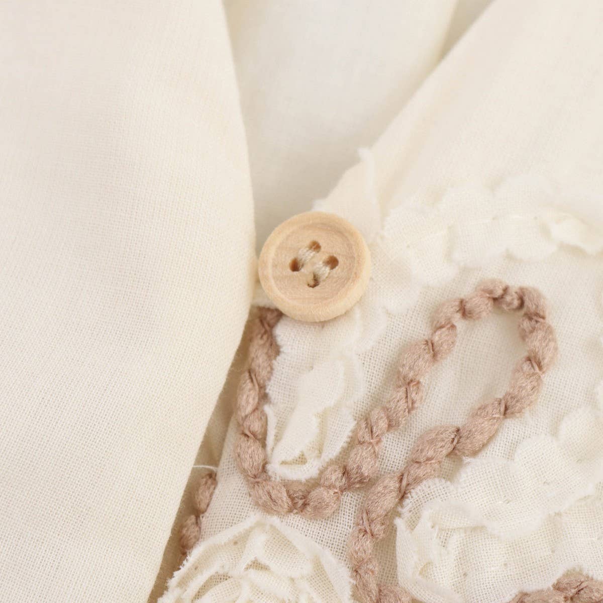 FLORAL EMBROIDERY MINIDRESS WITH DRAWSTRING CUTOUT_CWDSD8316