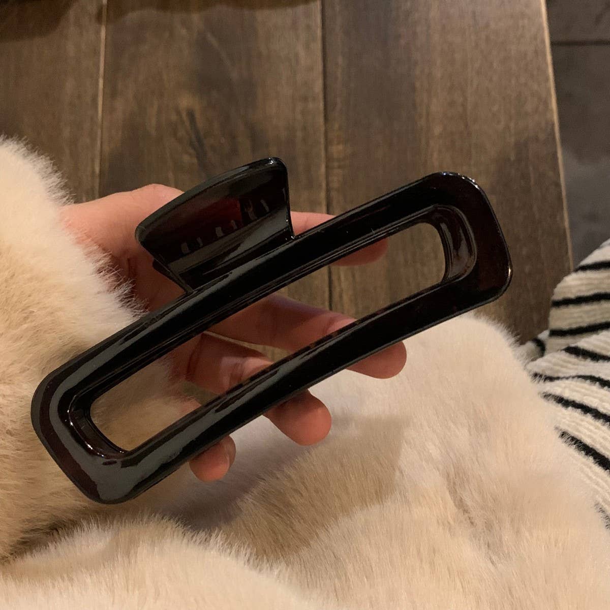 DARK TEA HAIR CLAW MINIMALIST SHARK CLIP FOR WOMEN_CWAHA3961