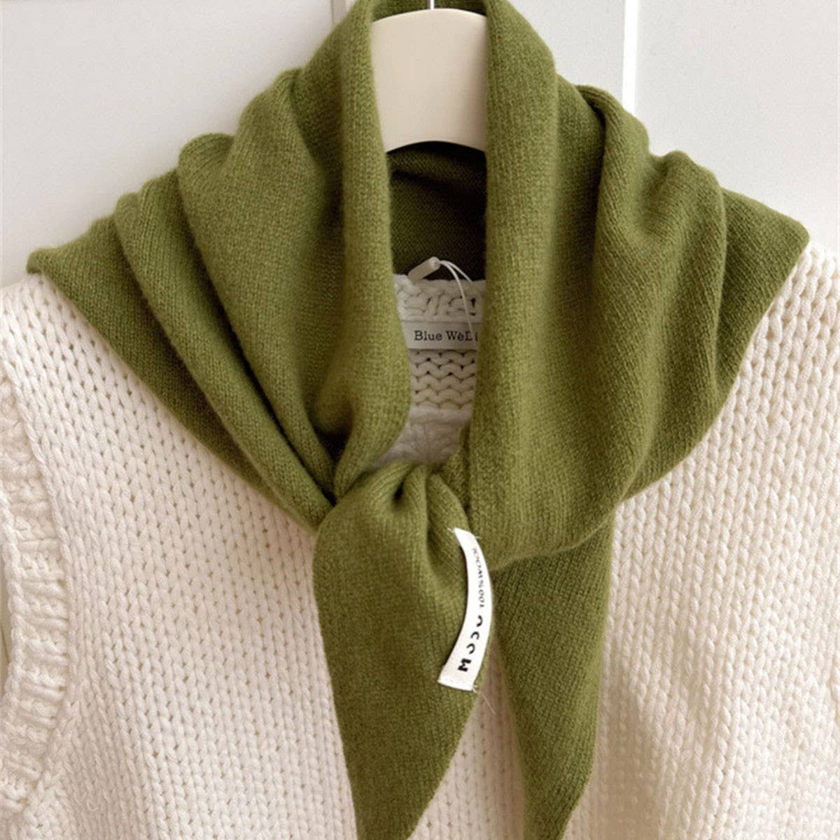 100% Wool Knit Triangle Scarf Multi-Use_Cwov00277