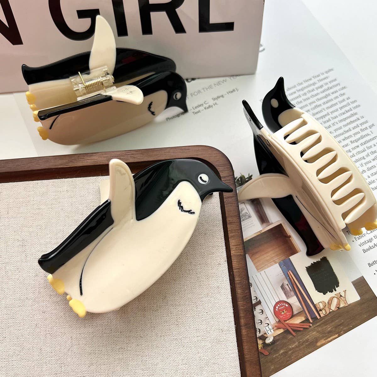 CUTE PENGUIN ACETATE SHARK HAIR CLAW CLIP_CWAHA5771