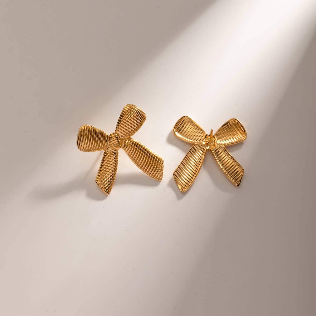 STAINLESS STEEL STRIPED BOW EARRINGS_CWAHA0890