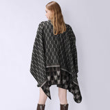 FASHION TRAVEL OUTFIT PHOTO WARM WARM SHAWL_CWMM2093