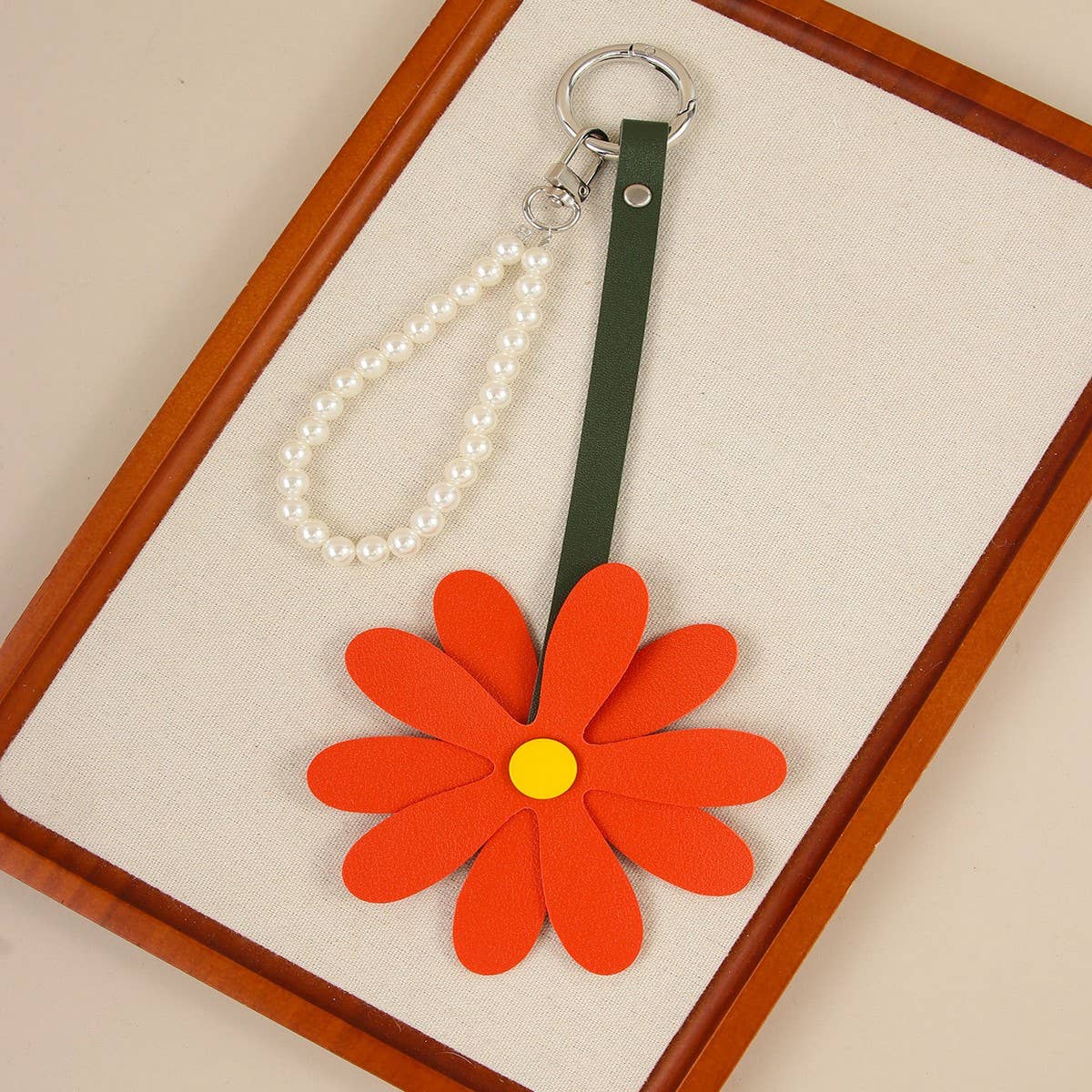 CUTE PU DAISY PEARL CHAIN FLOWER KEYCHAIN CHARM_CWMM7877