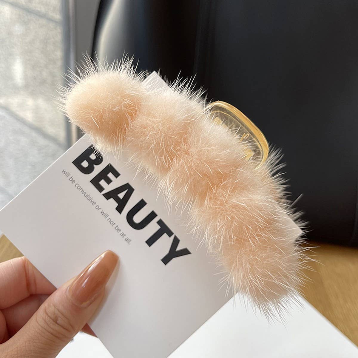 TEMPERAMENT REAL MINK FUR PLUSH BALL HAIRPIN_CWAHA3324