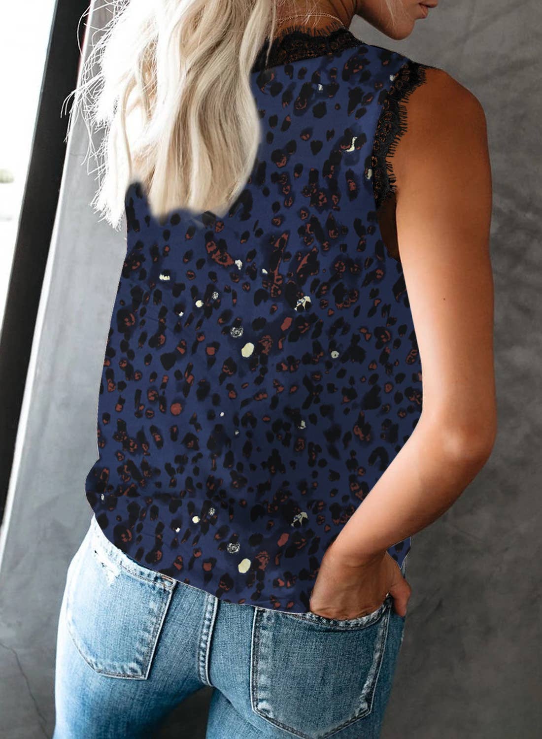 V-Neck Eyelash Lace Sleeveless Print Top