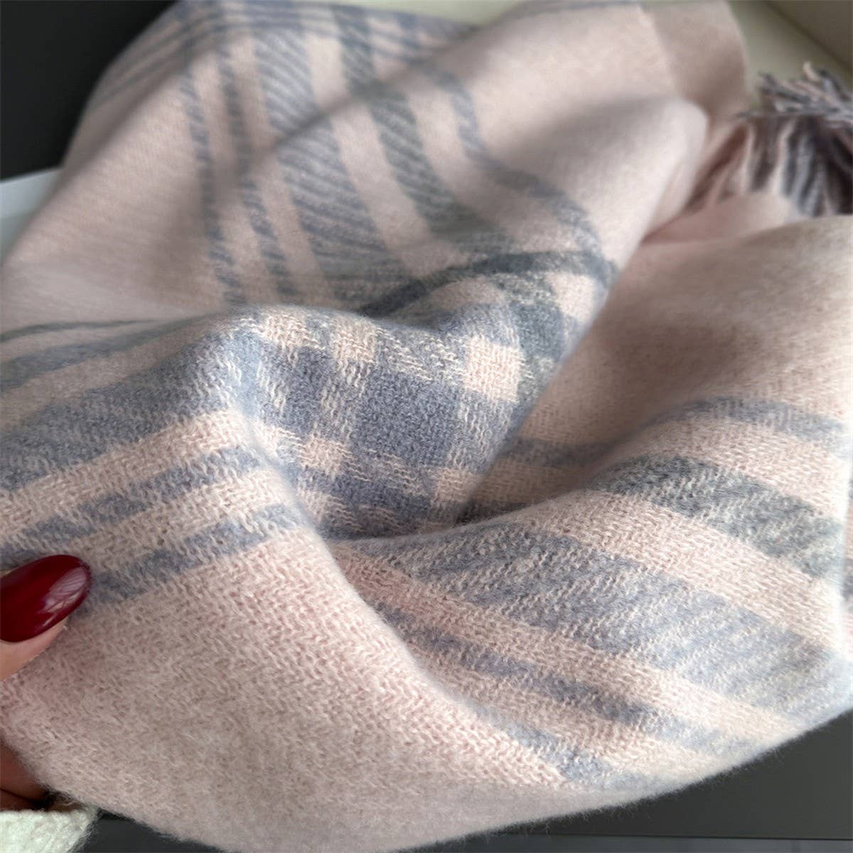 Minimal Plaid Soft Cashmere Feel Winter Scarf_Cwasc03246