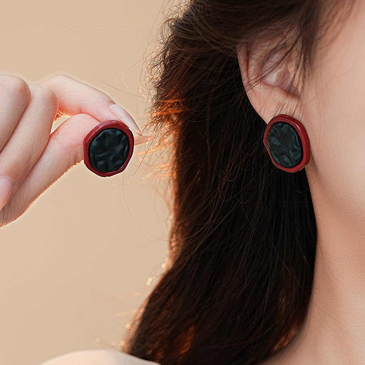 Vintage Red Pleated Oval Earrings_Cwasc1324