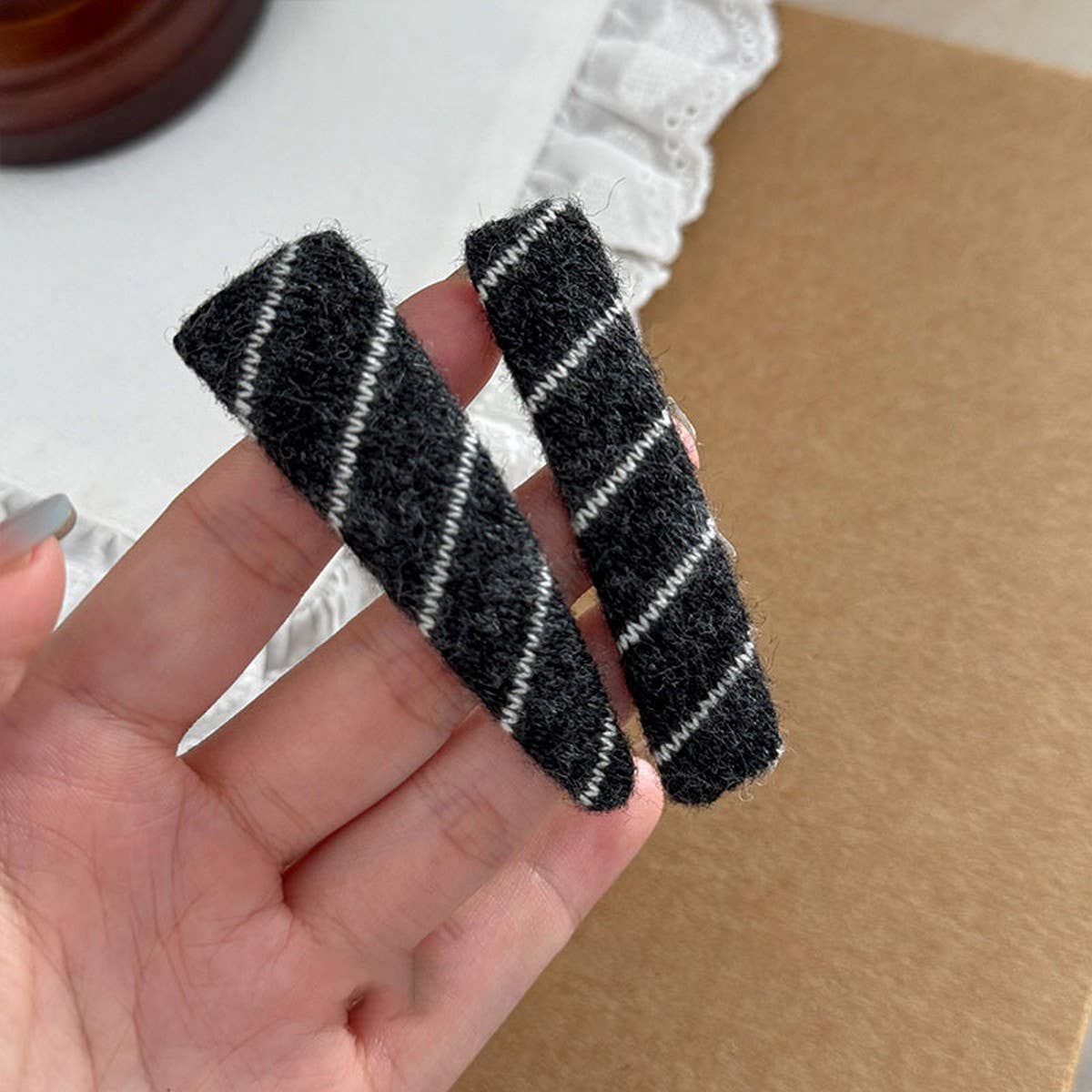 Contrast Twill Hair Clip Side Bang Pin Women_Cwaha07804