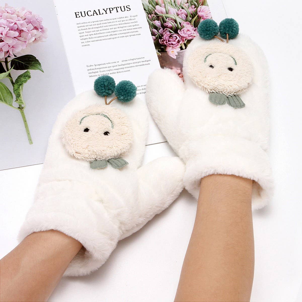 CUTE WINTER PLUSH AND THICKENED RABBIT FUR GLOVES_CWAG0267