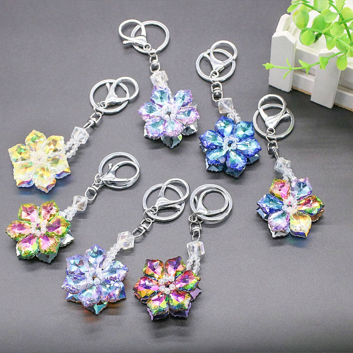 COLORFUL CRYSTAL FLOWER KEYCHAIN_CWMM1566