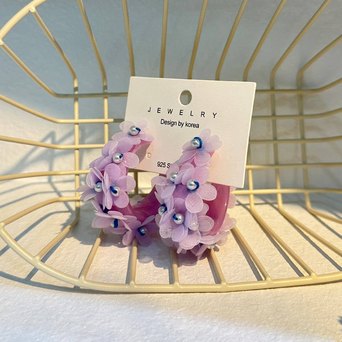 HANDMADE PEARL FLOWER C SHAPED EARRINGS_CWMM6275