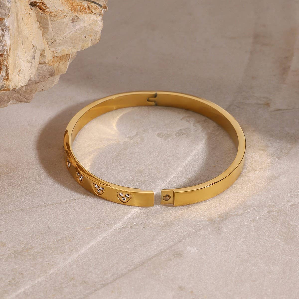 Zircon Heart Open Cuff In Titani Steel_Cwaje4869