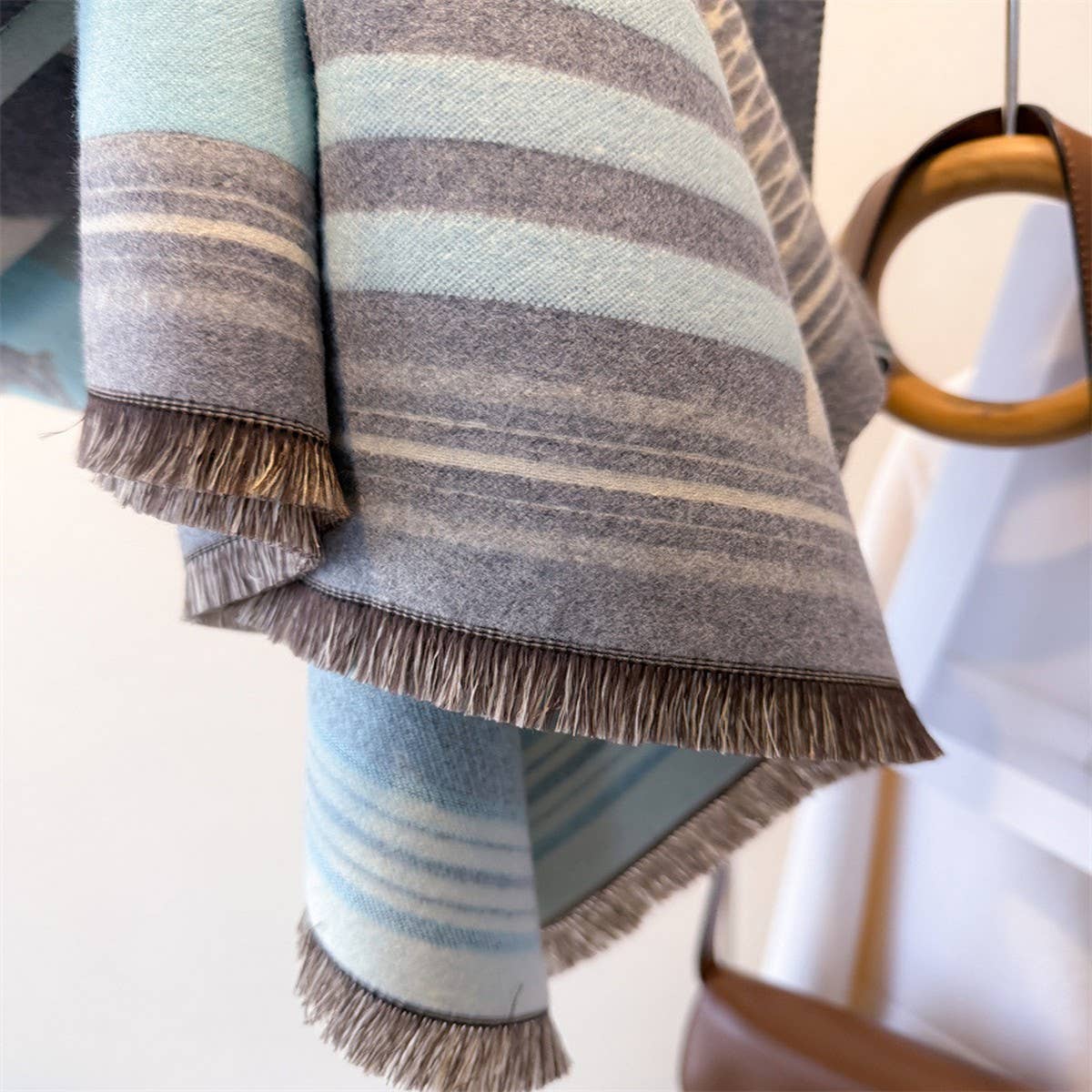 Luxury Carriage Reversible Tassel Scarf_Cwasc03453