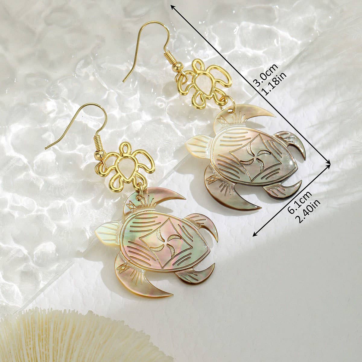 SIMPLE BLACK SHELL CARVED TURTLE EARRINGS_CWMM4328