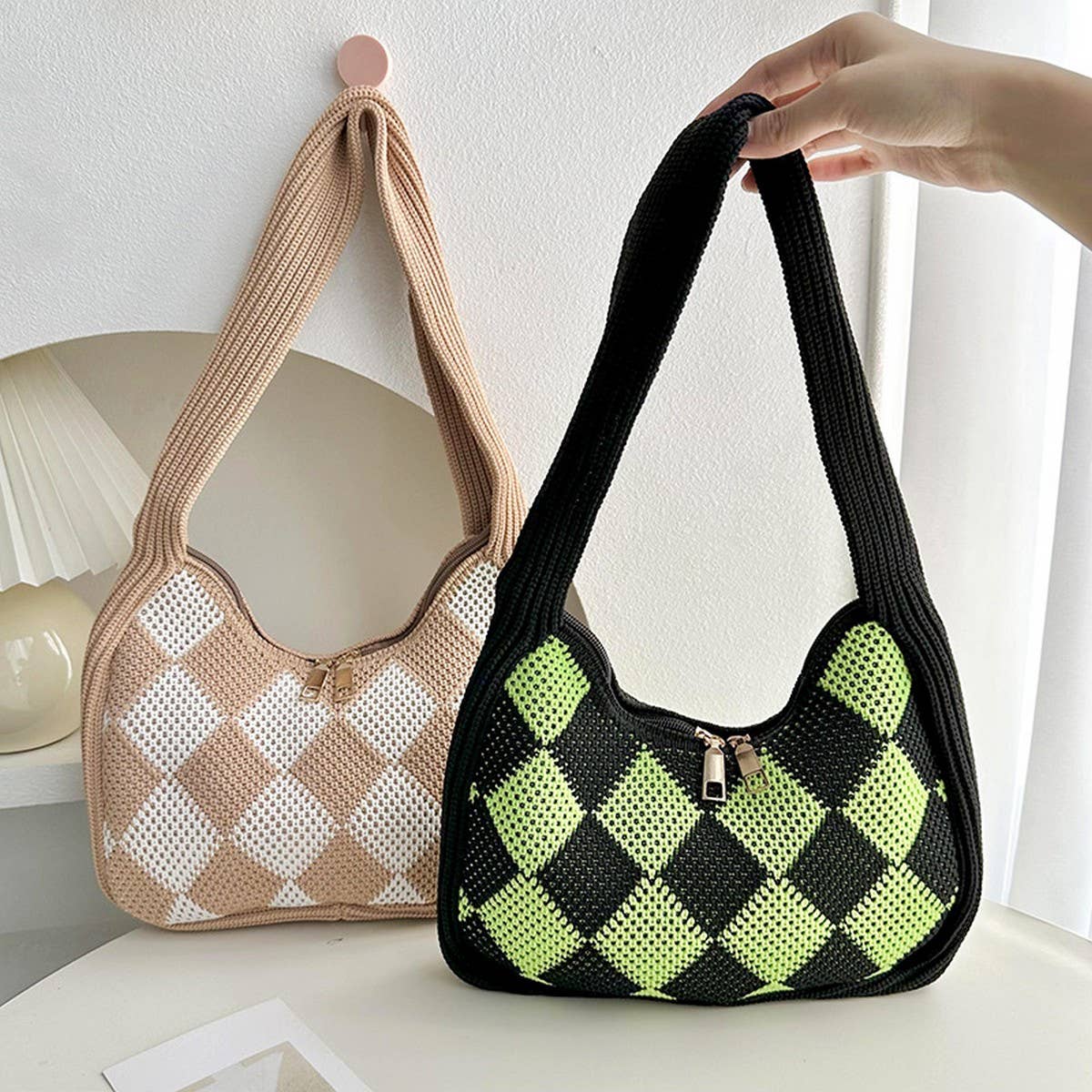 Diamond Check Contrast Knit Shoulder Bag_Cwab3068