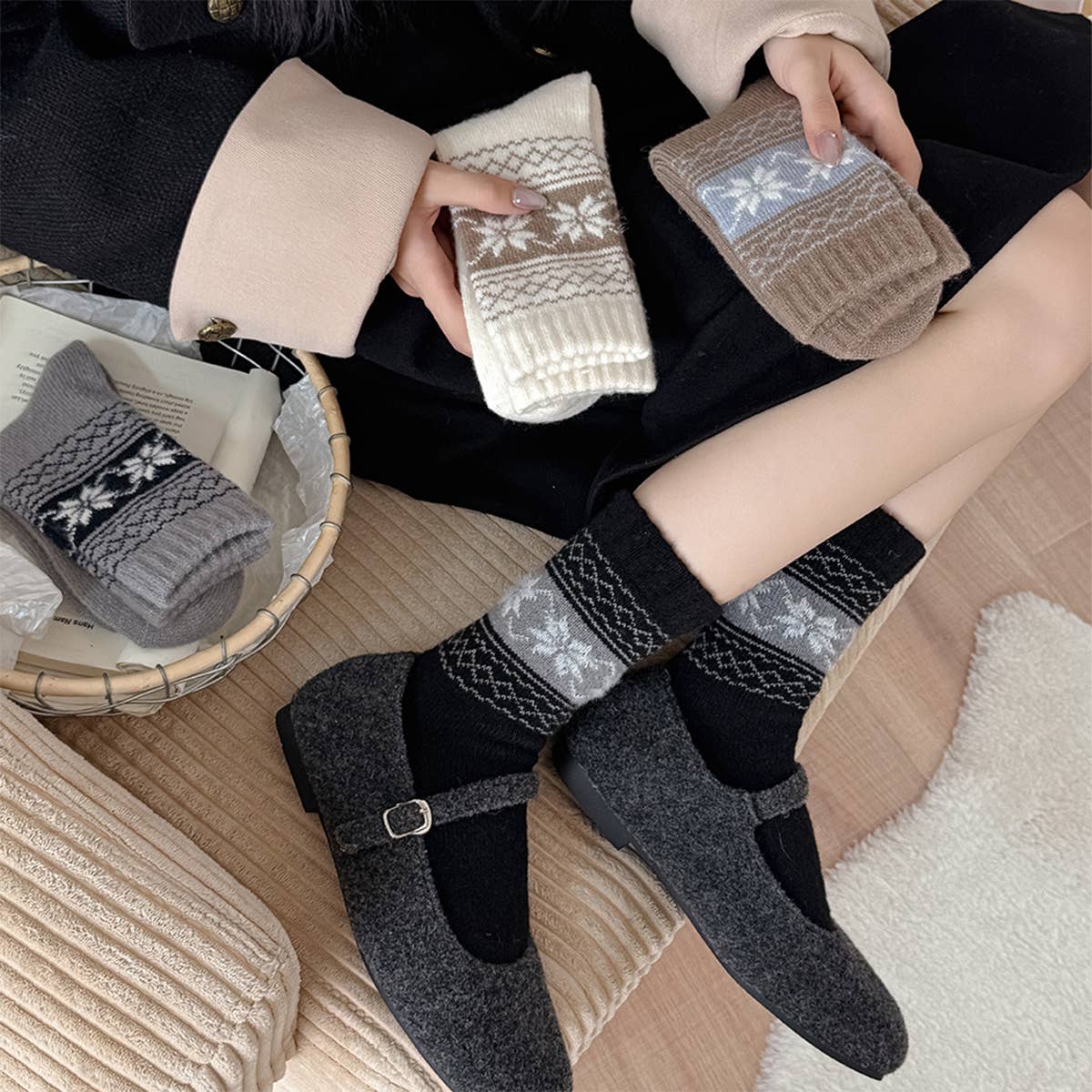 Womens Thick Wool Slouchy Retro Crew Socks_Cwms03286