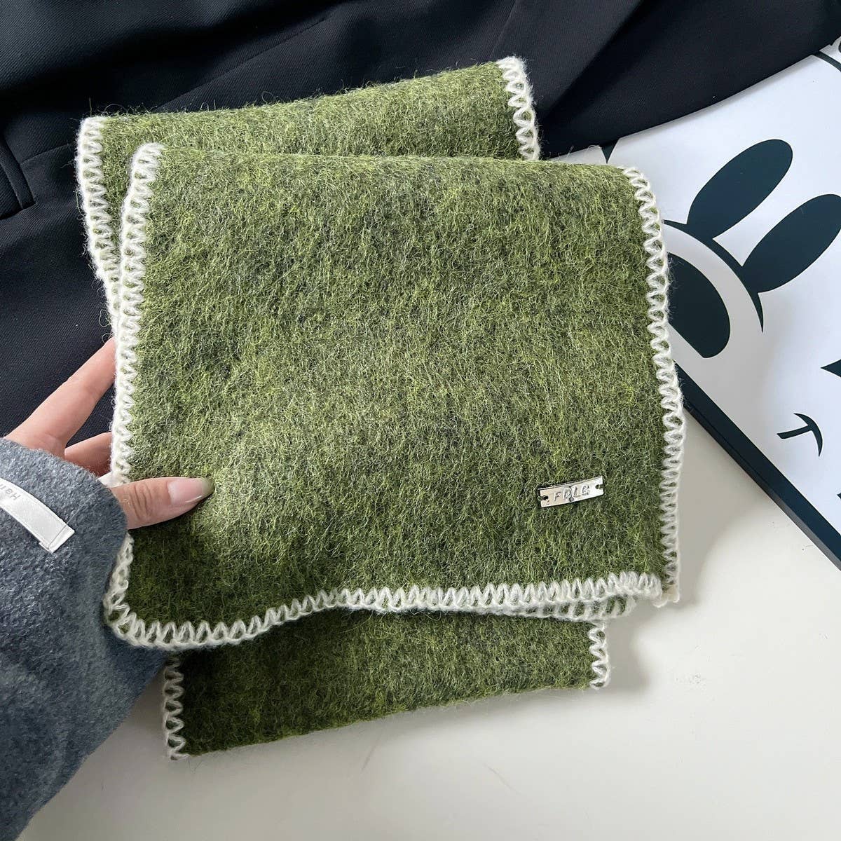 Chic Colorblock Trim Scarf ? Cozy & Soft_Cwasc03145