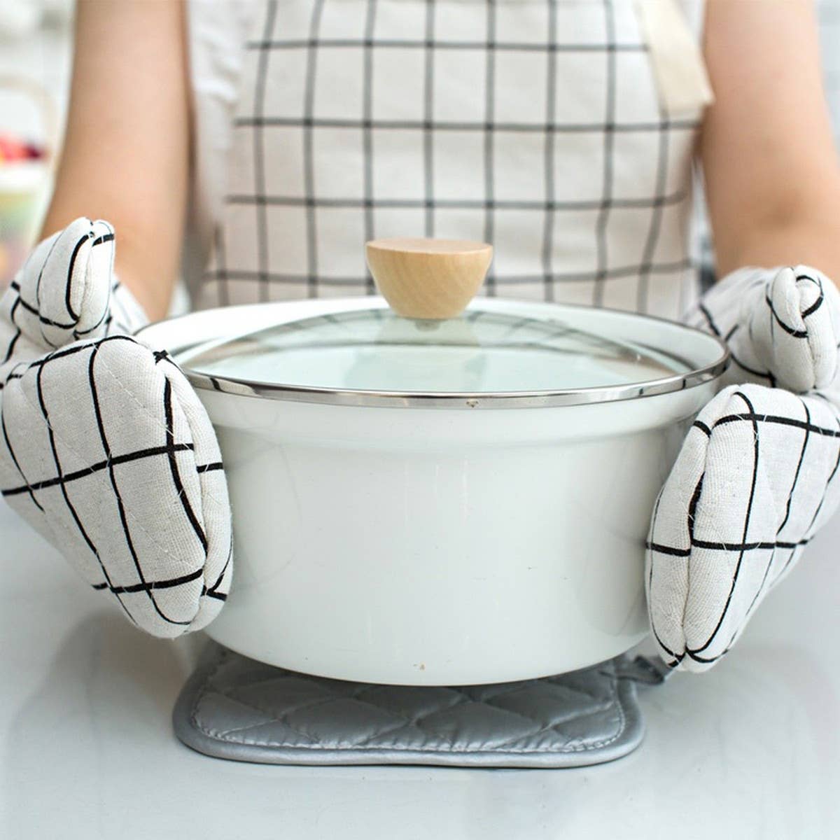 INSULATED HEAT RESISTANT COOKING SINGLE GLOVE_CWMM1450