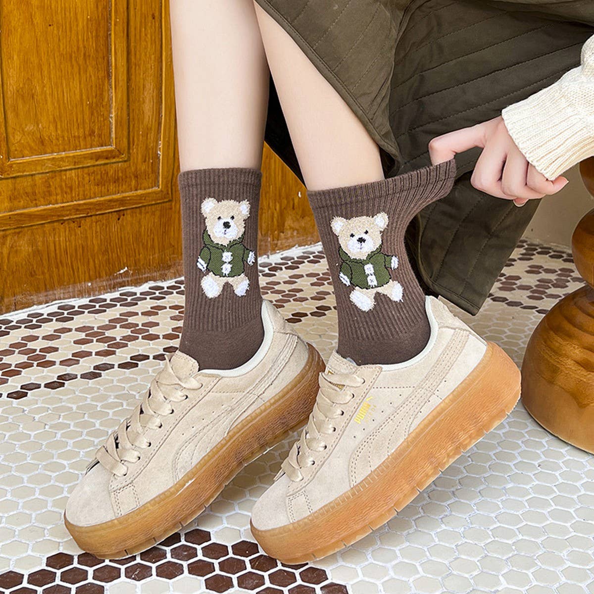 CUTE CARTOON BEAR WOMENS MID LENGTH SOCKS_CWMS1117