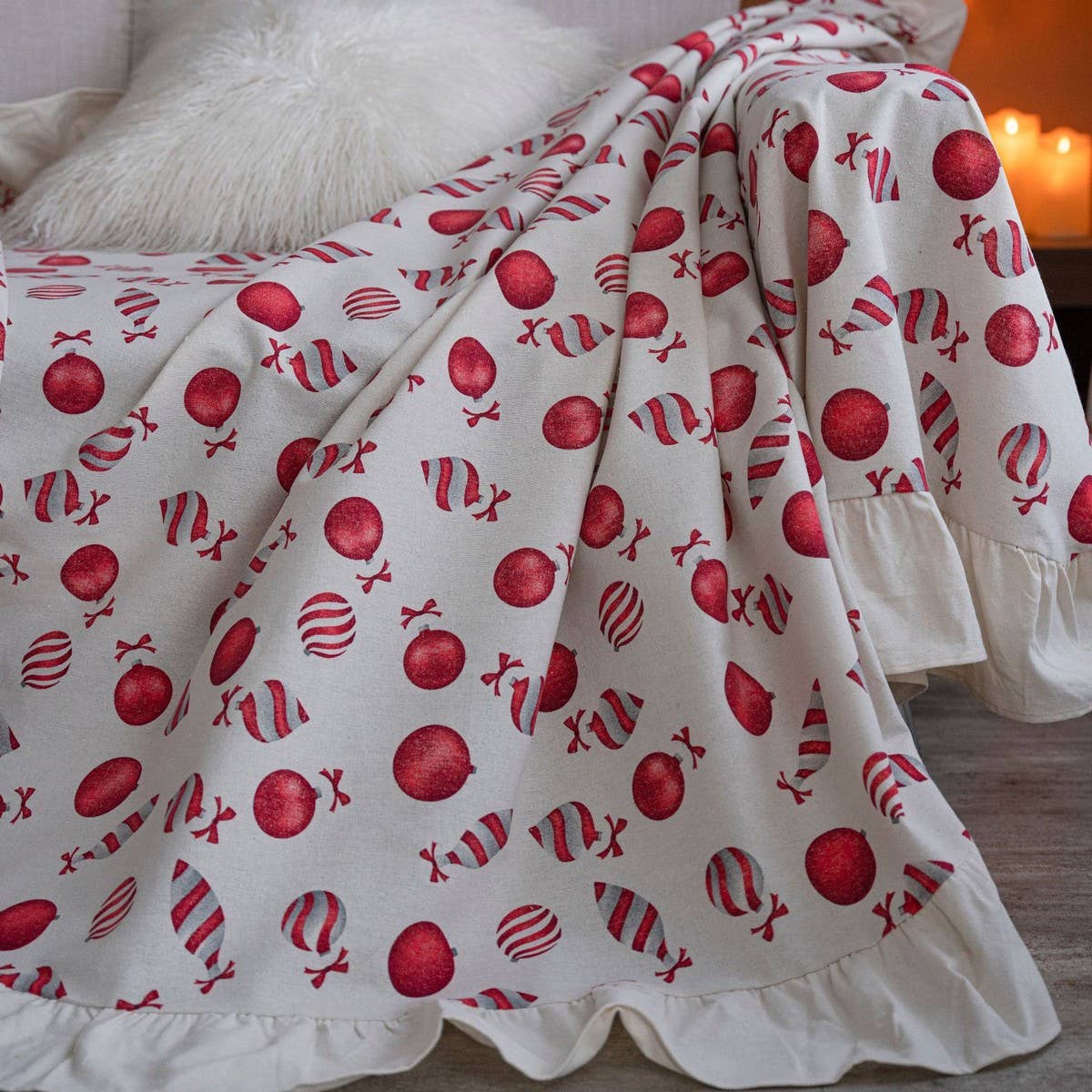 CHRISTMAS PRINT RUFFLED RETRO SOFA THROW_CWMM1657