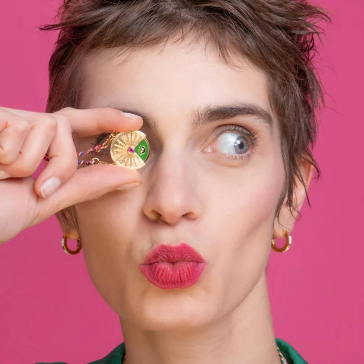 GOLD PLATED NECKLACE WITH COLORFUL ROUND PENDANT_CWMM3828