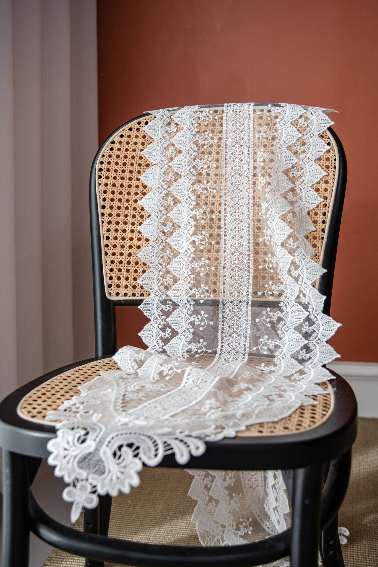 DANDY HOLLOWED TABLE RUNNER_CWMM0010