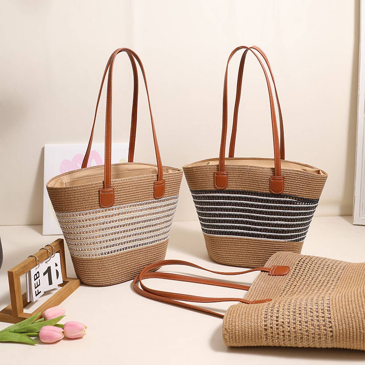 HOLLOW STRIPED ONE SHOULDER BEACH STRAW BAG_CWAB1867