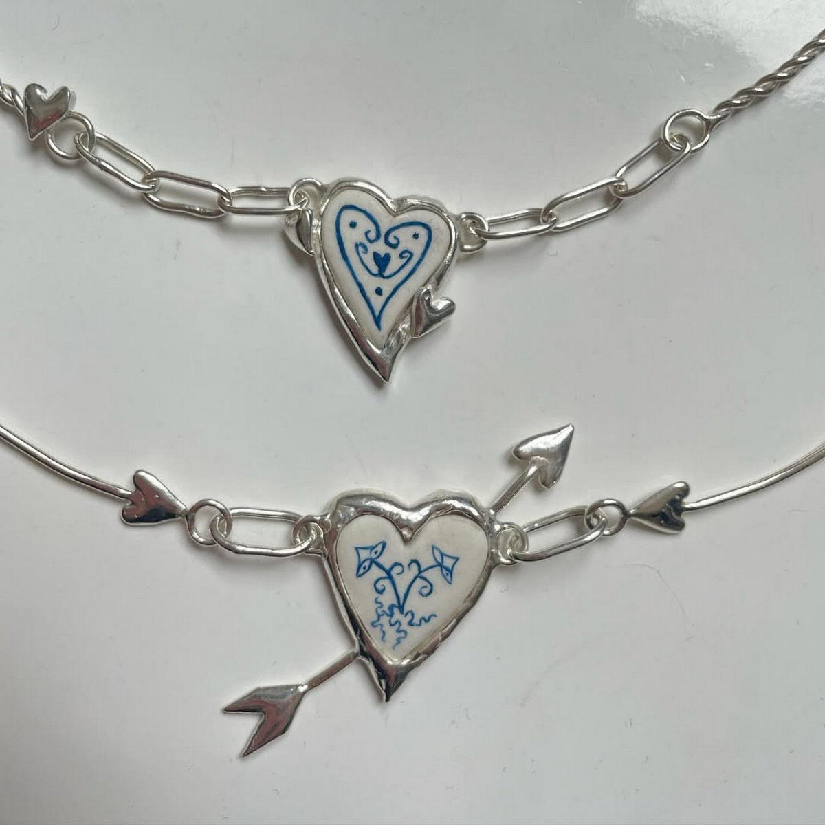 ARROW HEART NECKLACE 18K GOLD PAPERCLIP CHAIN_CWAJE4971