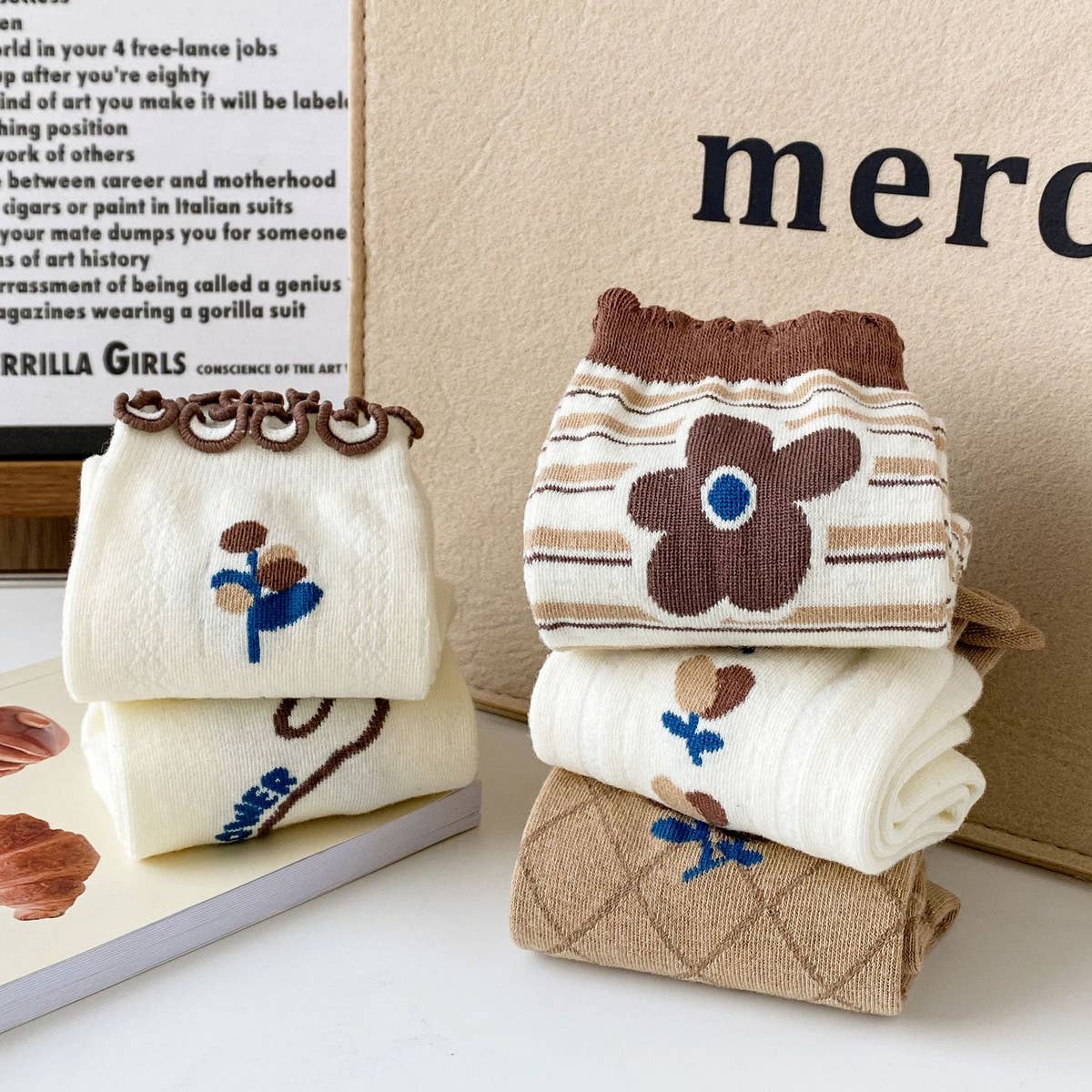 White Coffee Color Floral Print Crew Socks_Cwms0298