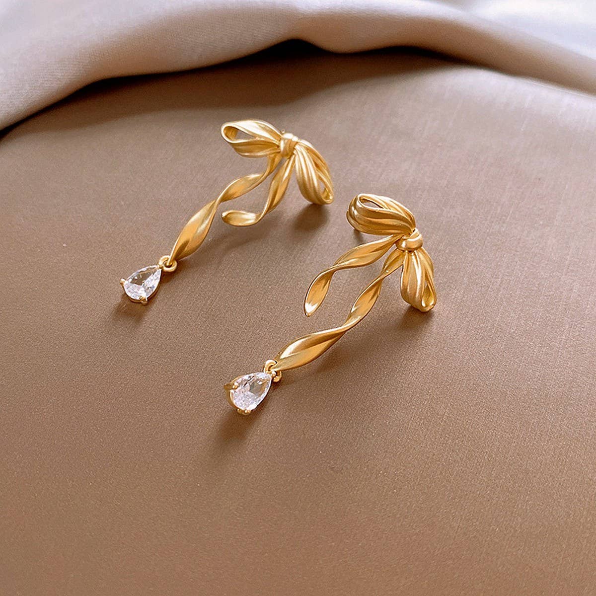 LIGHT LUXURY BOW PERSONALITY FASHION EARRINGS_CWAJE2474
