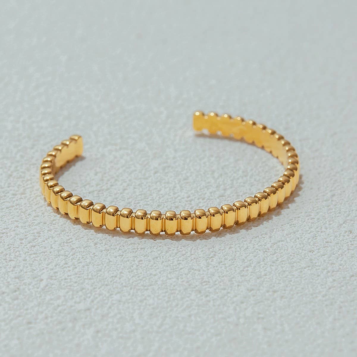 18K GOLD OPEN BANGLE TITANIUM STEEL NO FADE_CWAJE4696