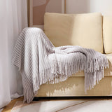 KNITTED SOFT BLANKET WITH TASSELS_CWMM0206