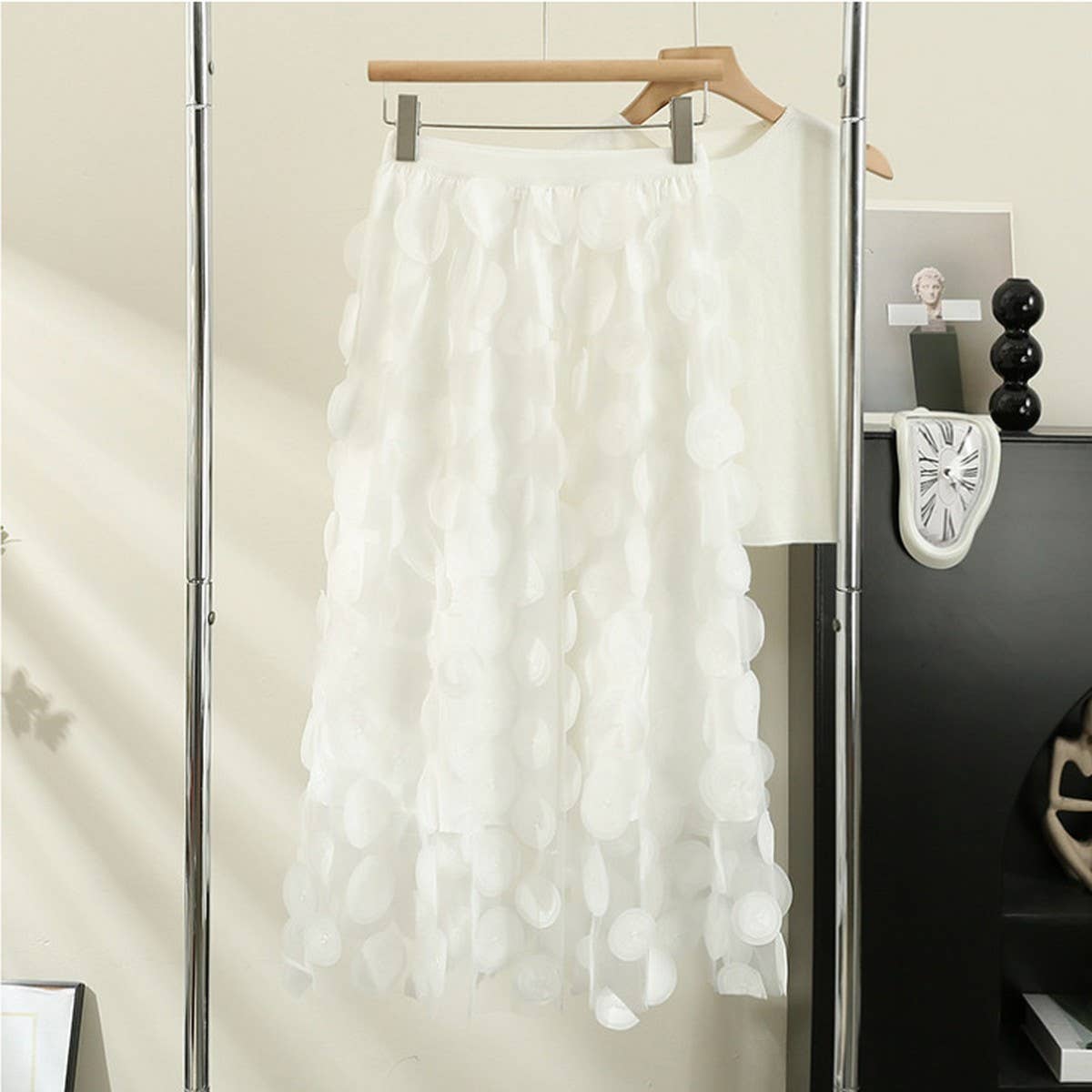 THREE DIMENSIONAL FLORAL TULLE MESH SKIRT_CWBLS0395