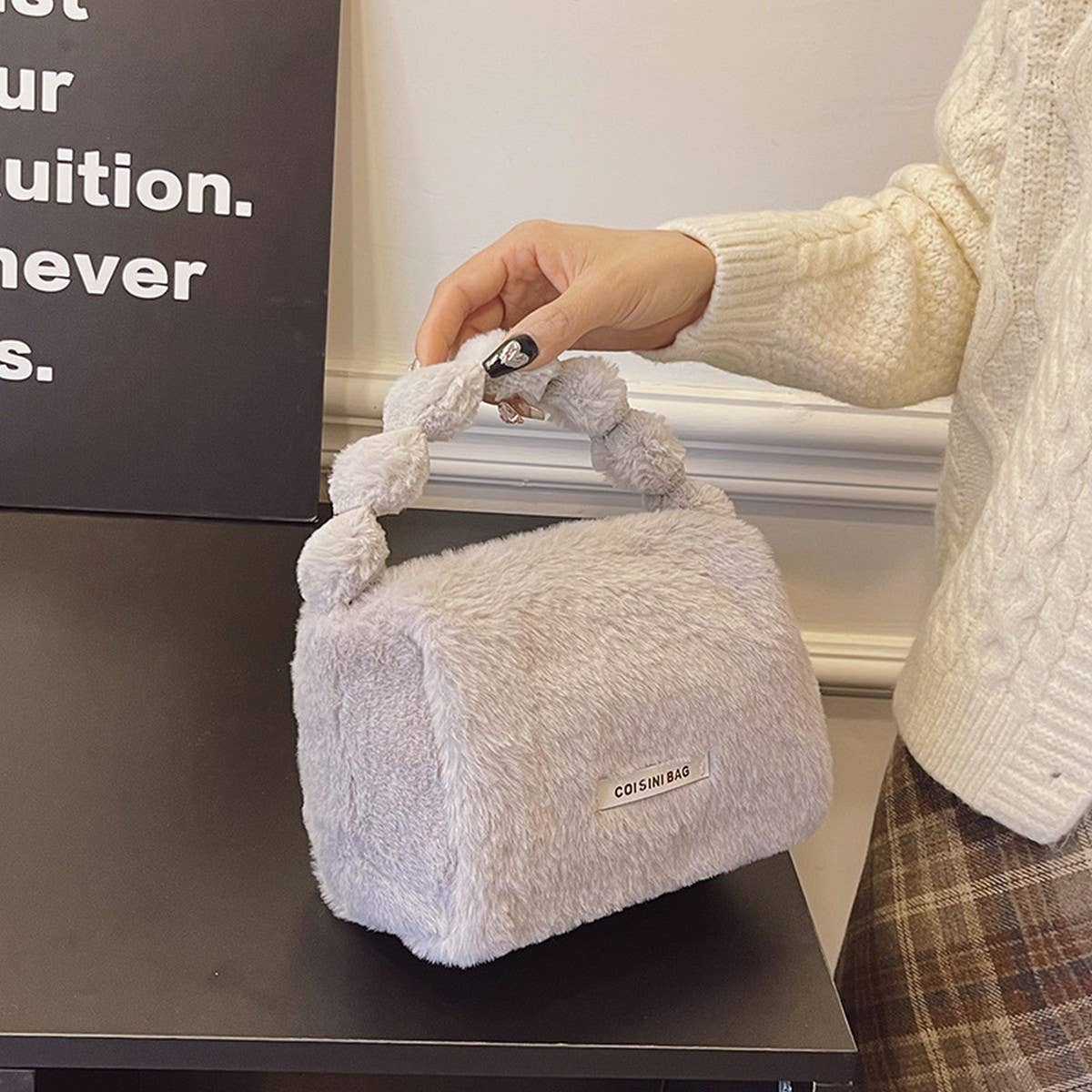 NEW PORTABLE LARGE CAPACITY PLUSH COSMETIC BAG_CWAB4426