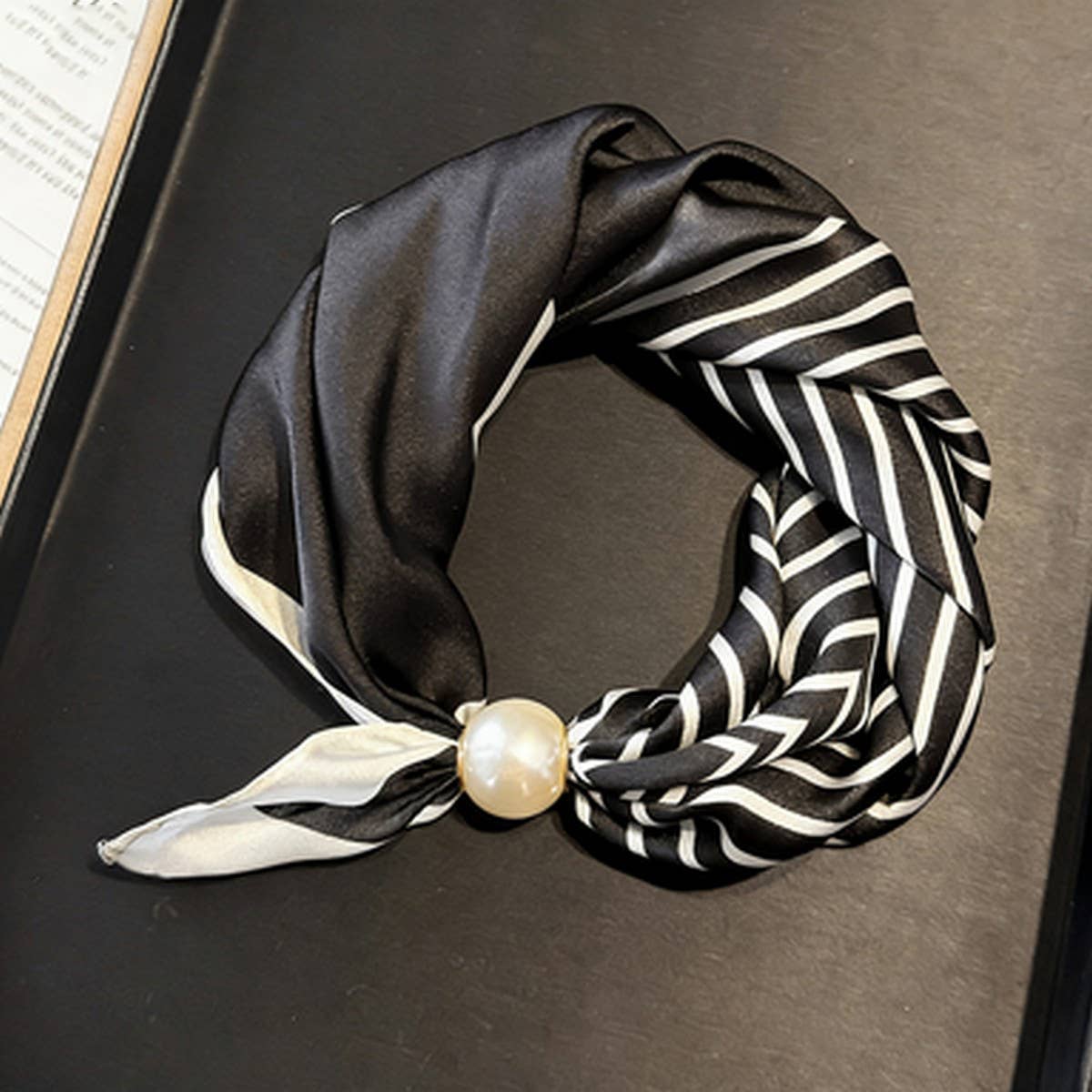 Ivory Pearl Magnetic Skinny Neck Scarf_Cwasc03933