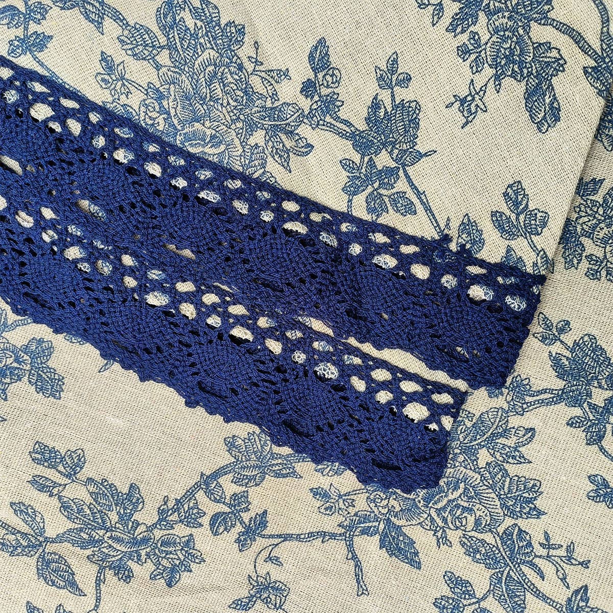 Vintage Blue Rose Print Tablecloth_Cwmm0958