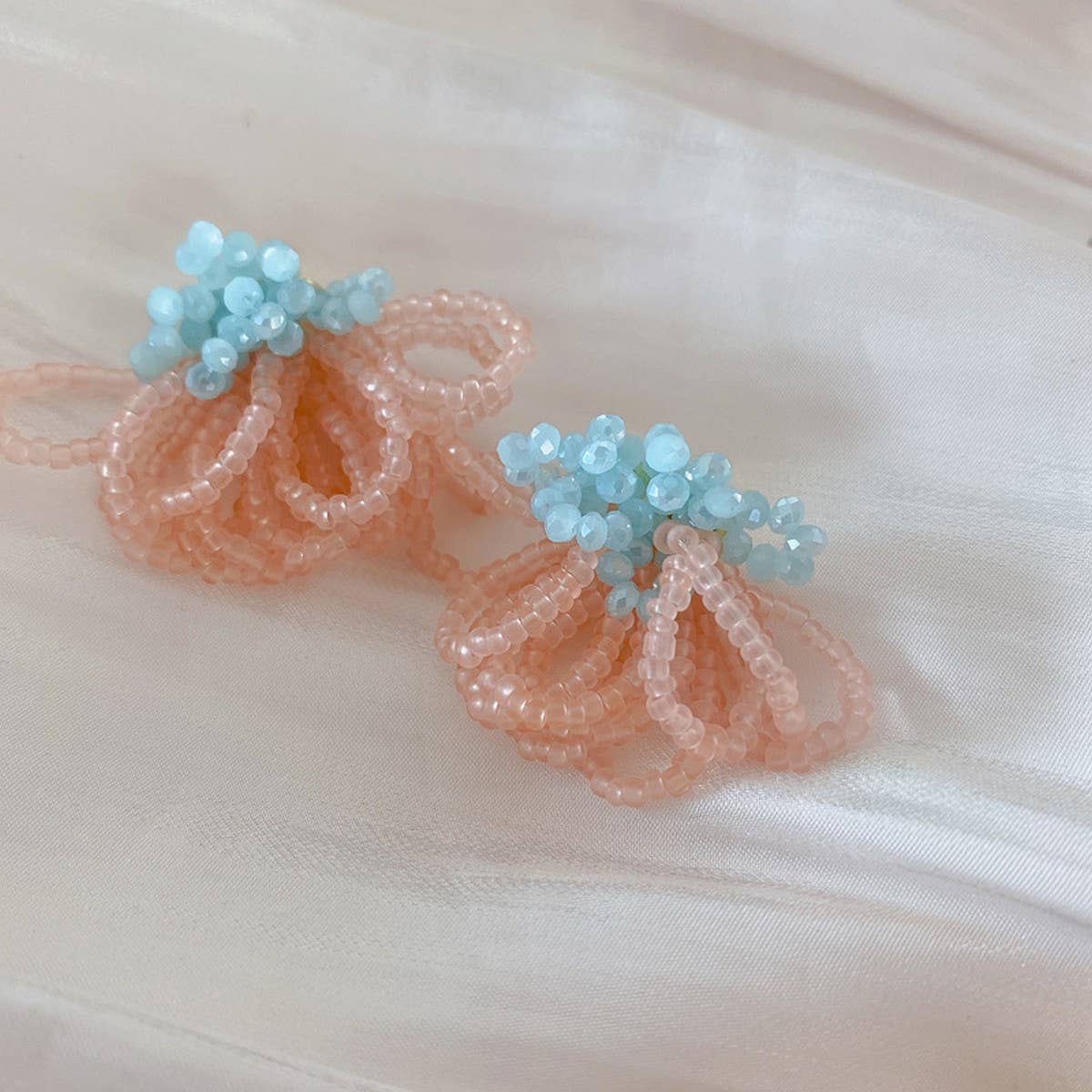 NEW CONTRAST COLOR BEADED EARRINGS_CWAJE1690