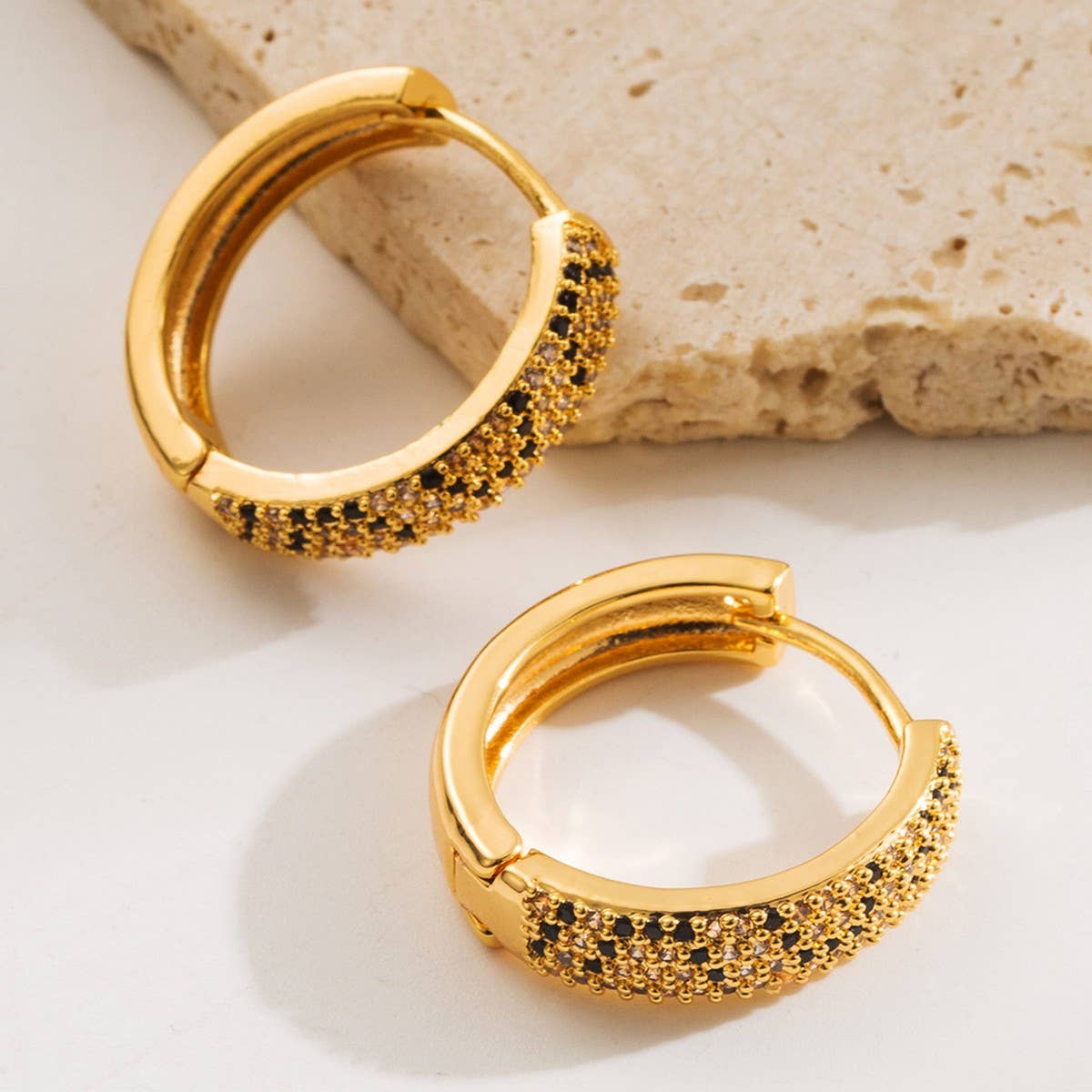 GOLD PLATED SQUARE U SHAPED STUD EARRINGS_CWMM8526