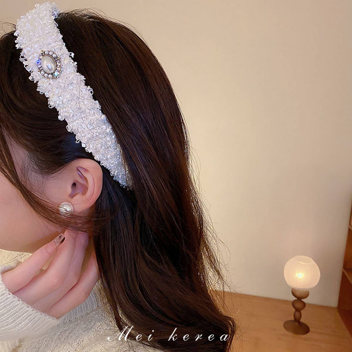 RETRO LOVE TWIST PEARL HEADBAND_CWAHA0829