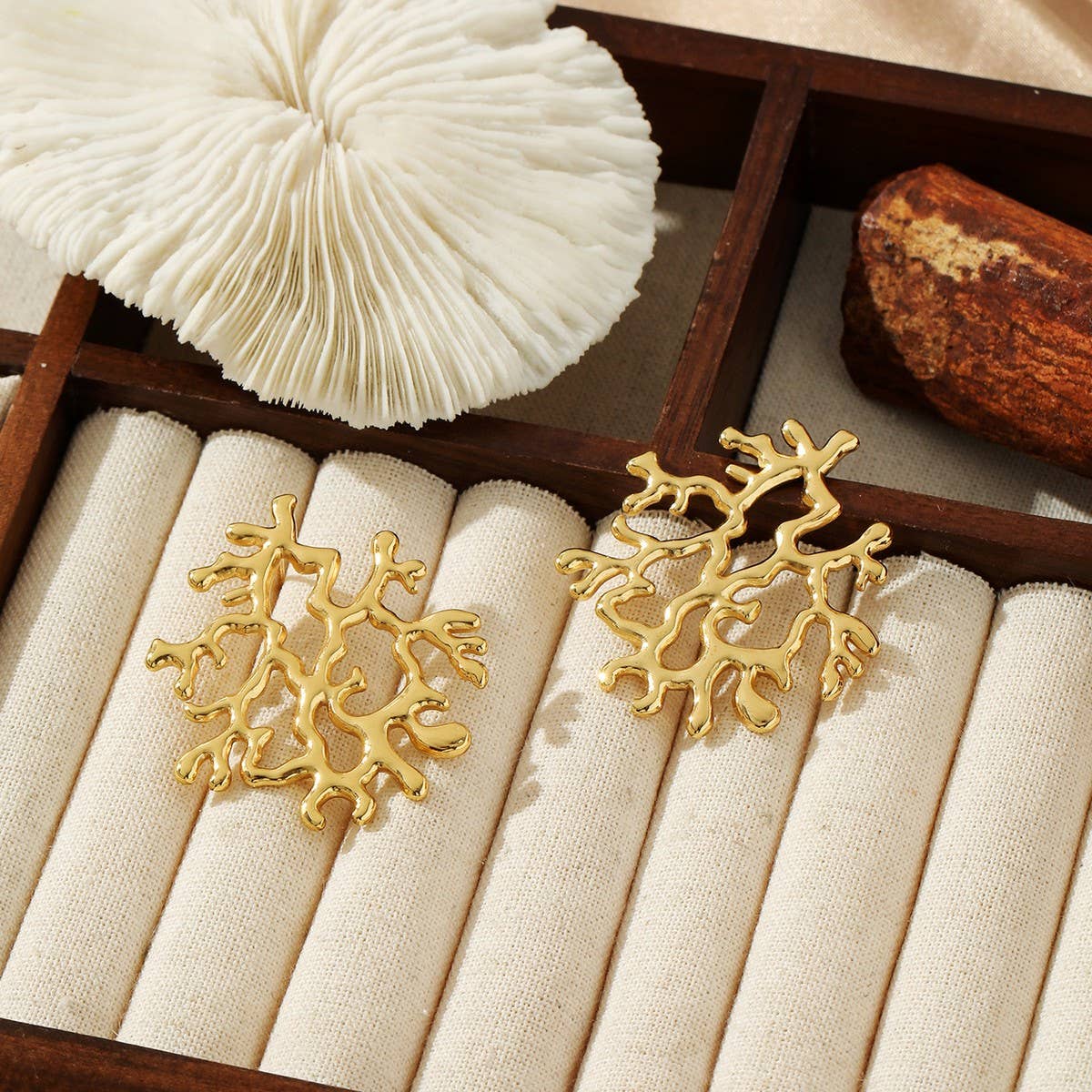 18K CORAL STAINLESS STEEL HEART EARRINGS_CWMM3649