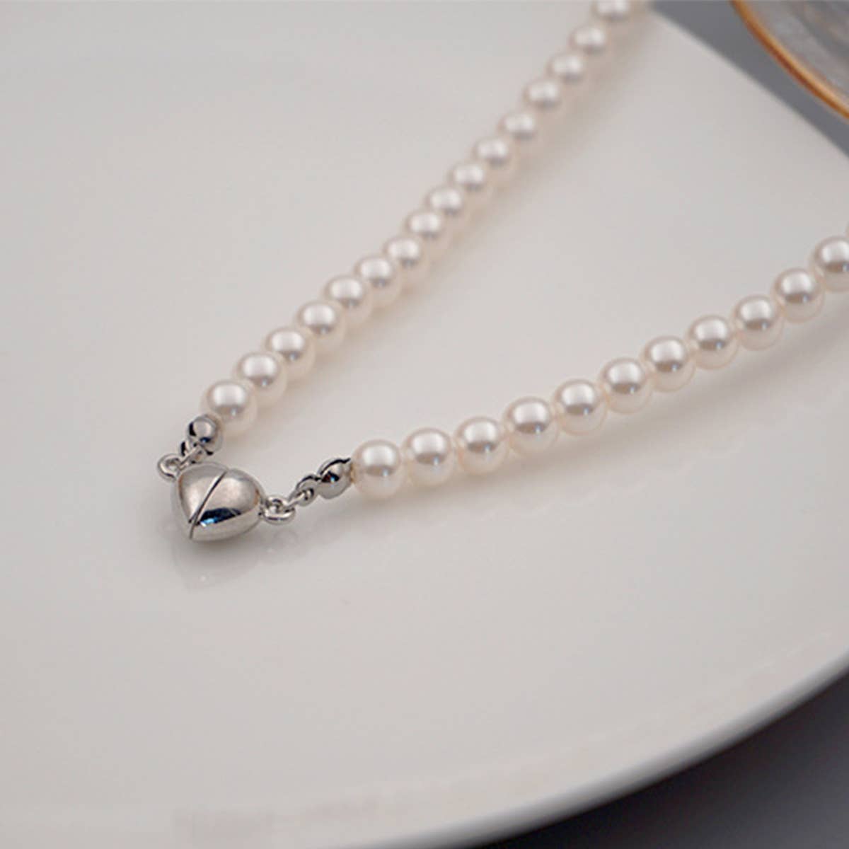 TEMPERAMENT PEARL HEART SHAPE MAGNETIC NECKLACE_CWAJE1688